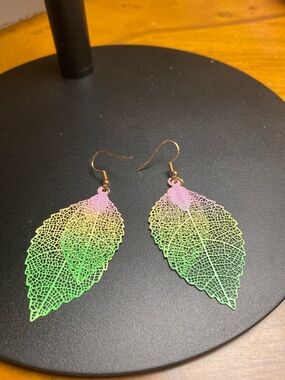 Delicate Gradient Leaf Drop Earrings - Pink & Green